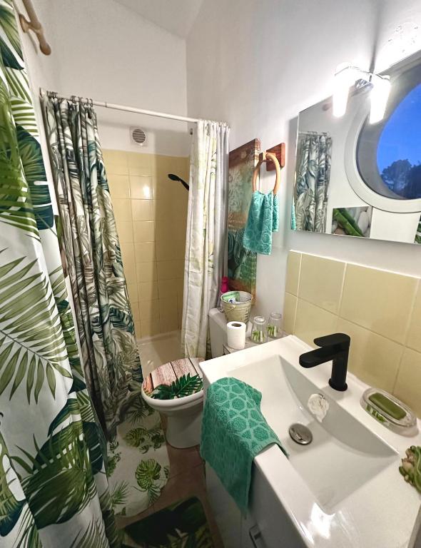 Badezimmer mit Dusche